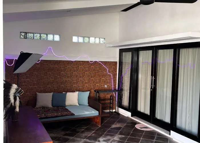 Black Pillow Guest house 3*
